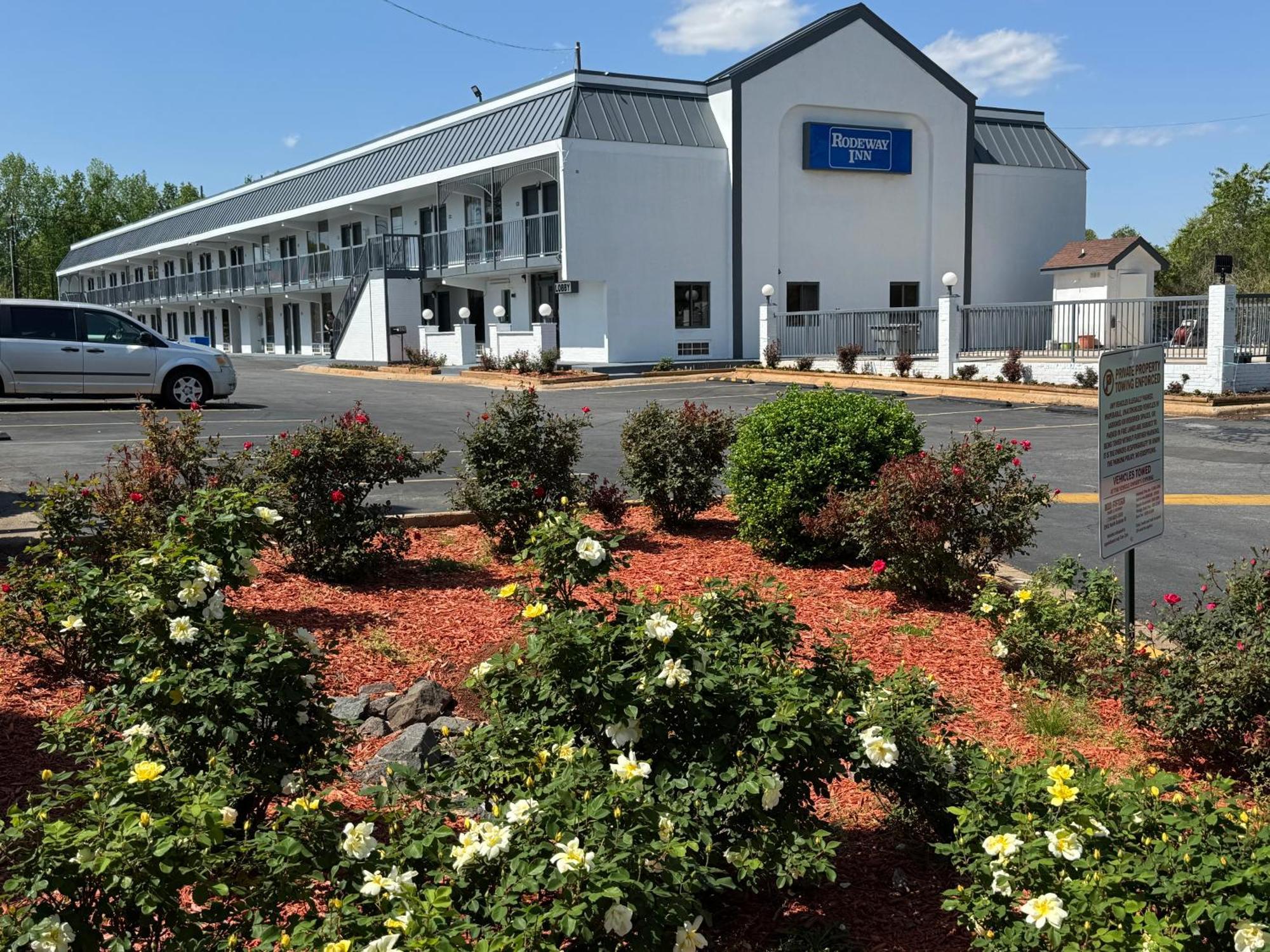 Rodeway Inn Charlotte Exterior photo